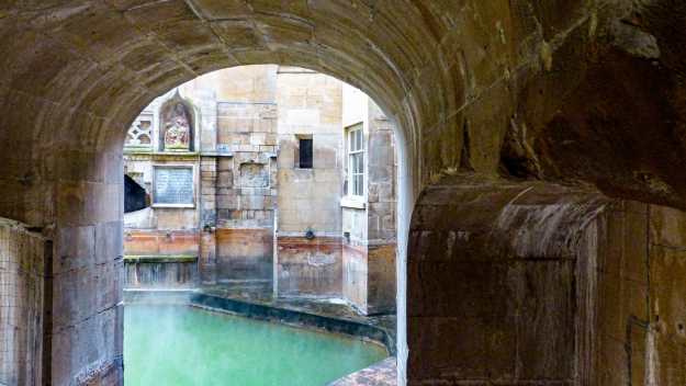 Blick auf das römische Bad in Bath bath bad römisch ausflug southampton kreuzfahrt details